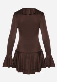Born2be - Brązowa Taliowana Sukienka Zdobiona Falbankami Tiraneda. Okazja: na imprezę. Typ kołnierza: kołnierz z falbankami. Kolor: brązowy. Wzór: aplikacja. Typ sukienki: proste. Styl: elegancki #6