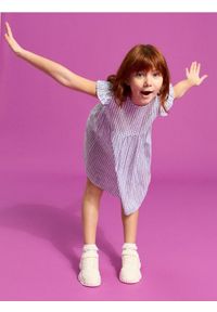 Sinsay - Wiskozowa sukienka babydoll ze wzorem w serca - kremowy. Kolor: kremowy. Materiał: wiskoza #1