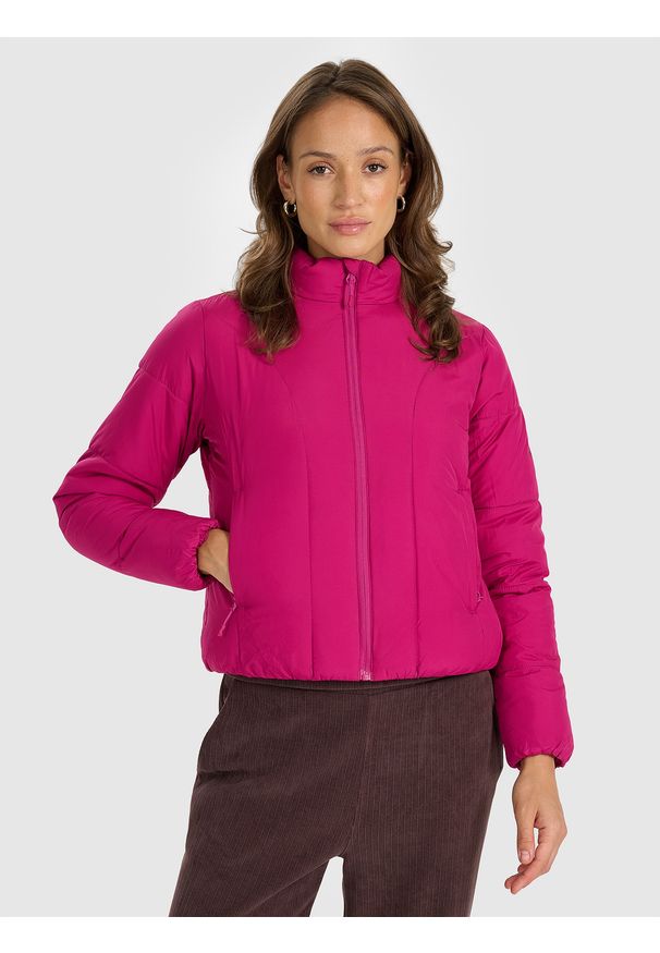 4f - 4F Kurtka puchowa z wypełnieniem syntetycznym damska - różowa S. Okazja: na co dzień. Typ kołnierza: kołnierzyk stójkowy, kaptur. Kolor: różowy. Materiał: puch, syntetyk. Długość: długie. Styl: casual, klasyczny, sportowy