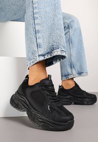 Renee - Czarne Sneakersy Vices na Platformie Ozdobione Tłoczeniem Natiselle. Okazja: na co dzień. Kolor: czarny. Materiał: jeans. Wzór: aplikacja. Obcas: na platformie