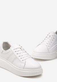Born2be - Białe Sznurowane Sneakersy na Prążkowanej Podeszwie ze Skóry Naturalnej Raffael. Nosek buta: okrągły. Zapięcie: sznurówki. Kolor: biały. Materiał: prążkowany, skóra #4