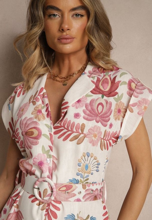 Renee - Różowa Koszulowa Sukienka z Wiskozą z Dodatkowym Paskiem Nitapinia. Okazja: na co dzień. Typ kołnierza: dekolt w serek. Kolor: różowy. Materiał: wiskoza. Wzór: aplikacja. Sezon: wiosna, lato. Typ sukienki: koszulowe. Styl: elegancki, klasyczny, casual