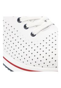 Półbuty damskie S.Barski, sportowe ze skóry naturalnej perforowana cholewka sznurowane lekka amortyzująca podeszwa, białe, LR61-7072. Okazja: na co dzień. Zapięcie: sznurówki. Kolor: biały. Materiał: skóra. Szerokość cholewki: normalna #7