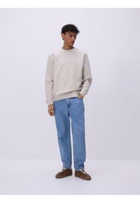 Reserved - Jeansy carrot z efektem sprania - niebieski. Kolor: niebieski #1