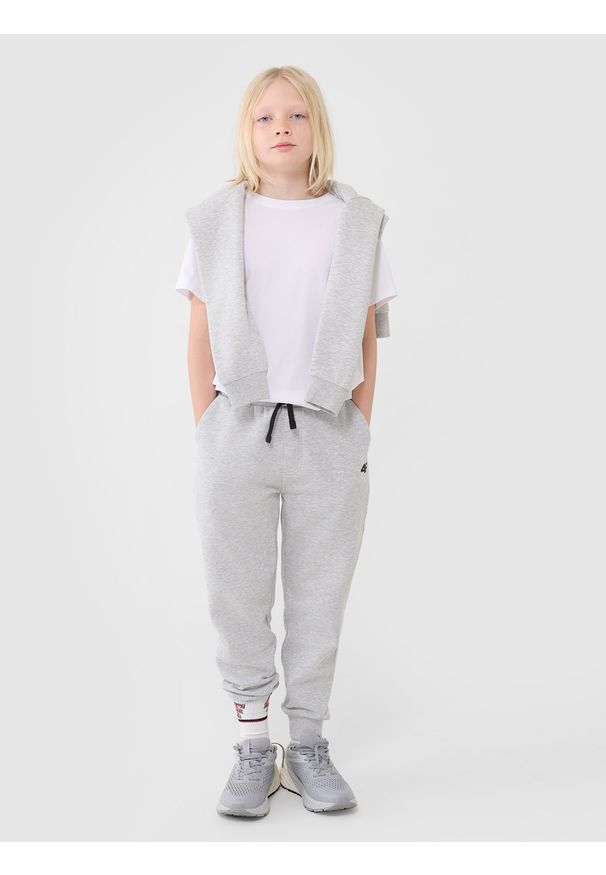 4f - 4F T-shirt oversize gładki chłopięcy - biały 146 (10-11 lat). Okazja: na co dzień. Kolor: biały. Materiał: dzianina, bawełna, jersey. Długość rękawa: krótki rękaw. Długość: krótkie. Wzór: gładki. Sezon: lato. Styl: klasyczny, sportowy, casual