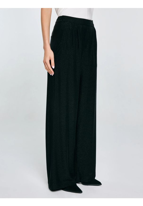 Big-Star - Spodnie damskie z szeroką nogawką błyszczące czarne Cora 906. Okazja: na co dzień. Stan: podwyższony. Kolor: czarny. Materiał: tkanina, materiał, guma. Wzór: jednolity. Styl: casual, wizytowy