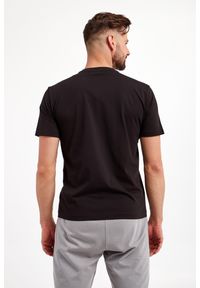 EA7 Emporio Armani - T-shirt EA7 EMPORIO ARMANI. Materiał: bawełna. Długość rękawa: krótki rękaw. Długość: krótkie. Wzór: nadruk, kolorowy