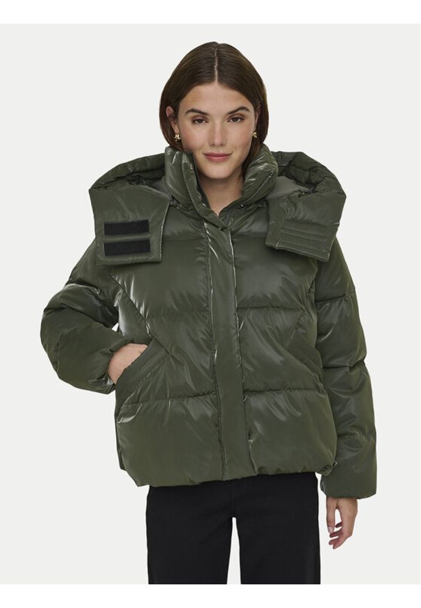 only - ONLY Kurtka zimowa Bergen 15351969 Zielony Oversize. Kolor: zielony. Materiał: syntetyk. Sezon: zima