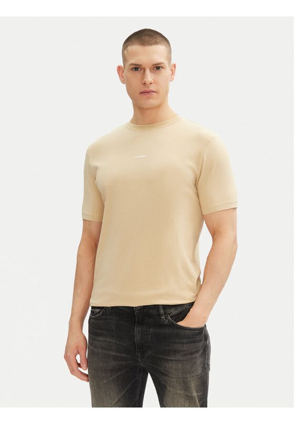 Karl Lagerfeld - KARL LAGERFELD T-Shirt 755030 552235 Beżowy Regular Fit. Typ kołnierza: dekolt w karo. Kolor: beżowy. Materiał: bawełna