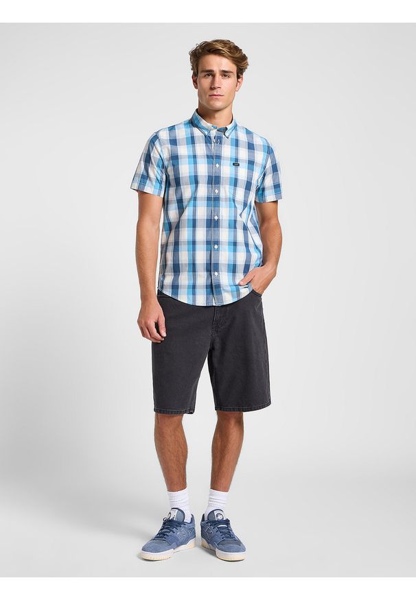 Lee - LEE MĘSKA KOSZULA LEE LEE BUTTON DOWN SS ORION 112363899. Typ kołnierza: button down