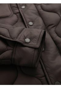 Ombre Clothing - Pikowana kurtka męska w koszulowym fasonie – khaki V3 - Rozmiar: XXL. Okazja: na co dzień. Kolor: brązowy. Materiał: poliester, materiał. Wzór: aplikacja. Styl: casual, elegancki #3