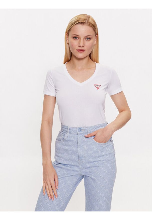 Guess T-Shirt W2YI45 J1314 Biały Slim Fit. Kolor: biały. Materiał: bawełna