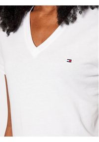 TOMMY HILFIGER - Tommy Hilfiger T-Shirt Heritage V-Neck Tee WW0WW24969 Biały Regular Fit. Kolor: biały. Materiał: bawełna