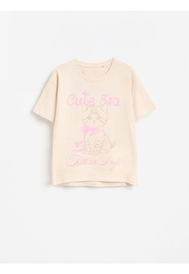 Reserved - Luźny t-shirt z nadrukiem - beżowy. Kolor: beżowy. Materiał: bawełna. Wzór: nadruk