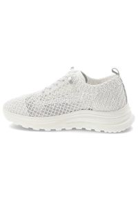 Białe Sneakers Vinceza Modne Obuwie Damskie. Okazja: na co dzień. Zapięcie: sznurówki. Kolor: biały. Szerokość cholewki: normalna. Wzór: kwiaty, ażurowy, aplikacja. Obcas: na platformie #6