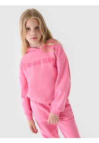 4f - 4F Bluza dresowa nierozpinana z kapturem dziewczęca - różowa 164 (13-14 lat). Okazja: na co dzień. Typ kołnierza: kaptur. Kolor: różowy. Materiał: dresówka. Wzór: napisy, gładki, ze splotem. Sezon: lato. Styl: klasyczny, casual, sportowy #1