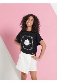 Sinsay - Luźna koszulka z wycięciem na plecach - czarny. Kolor: czarny #1