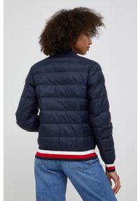 TOMMY HILFIGER - Tommy Hilfiger Kurtka bomber damski kolor granatowy zimowa. Okazja: na co dzień. Kolor: niebieski. Materiał: materiał. Wzór: gładki. Sezon: zima. Styl: casual #6