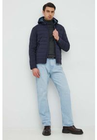 Guess kurtka męska kolor granatowy przejściowa. Okazja: na co dzień. Typ kołnierza: kaptur. Kolor: niebieski. Materiał: włókno, materiał. Styl: casual #6