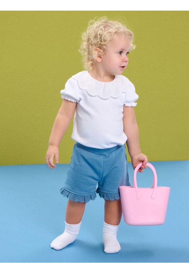 Sinsay - Bawełniane szorty z koronkową falbanką - szary. Kolor: szary. Materiał: bawełna, koronka