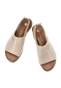 Sandały damskie Armodo, cholewka ze skóry naturalnej z szerokim gładkim paskiem elastyczna wstawka przy kostce ułatwiająca zakładanie, beżowe, 40473. Okazja: na co dzień, na spacer. Zapięcie: pasek. Kolor: beżowy. Materiał: skóra. Wzór: gładki. Sezon: lato. Obcas: na płaskiej podeszwie. Styl: casual, elegancki #4