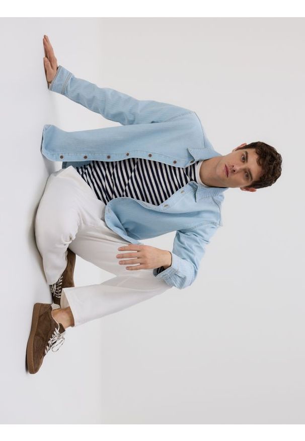 Reserved - Jeansowa koszula regular fit - niebieski. Kolor: niebieski. Materiał: jeans