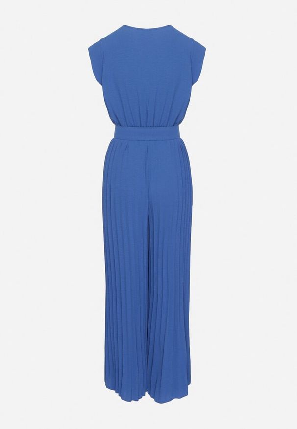 Born2be - Niebieski Kombinezon o Kopertowym Kroju z Plisami i Paskiem w Talii Salivania. Okazja: na ślub cywilny, na imprezę, na wesele, na studniówkę. Kolor: niebieski. Styl: klasyczny, elegancki