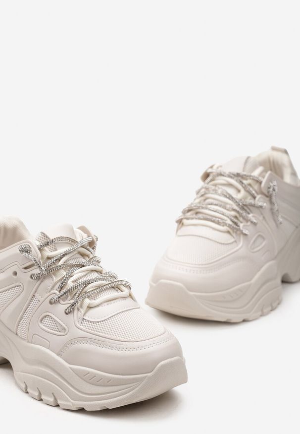 Born2be - Beżowe Sneakersy na Grubej Podeszwie z Cyrkoniami na Sznurówkach Askira. Okazja: na co dzień, na imprezę. Nosek buta: okrągły. Zapięcie: sznurówki. Kolor: beżowy