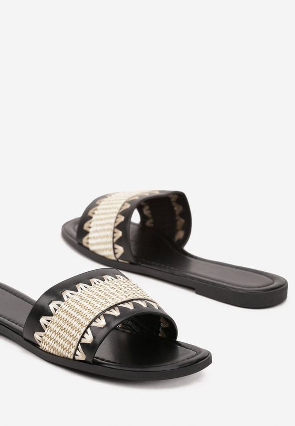 Born2be - Czarne Klapki z Tłoczeniem w Stylu Boho Tatorelea. Kolor: czarny. Materiał: len. Wzór: aplikacja. Styl: boho