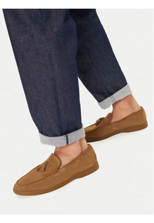Clarks Mokasyny Torford Tassel 26180333 Brązowy. Kolor: brązowy. Materiał: zamsz, skóra