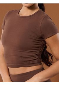 Sinsay - Sportowe crop top - brązowy. Kolor: brązowy. Styl: sportowy