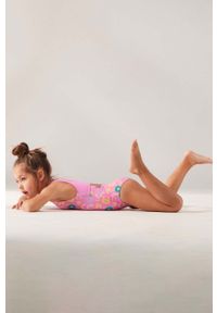 Roxy jednoczęściowy strój kąpielowy dziecięcy kolor różowy. Kolor: różowy. Materiał: poliester, materiał #2