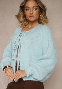 Renee - Niebieski Kardigan z Wełną o Kroju Oversize z Wiązanymi Kokardami Elearina. Typ kołnierza: kokarda. Kolor: niebieski. Materiał: wełna