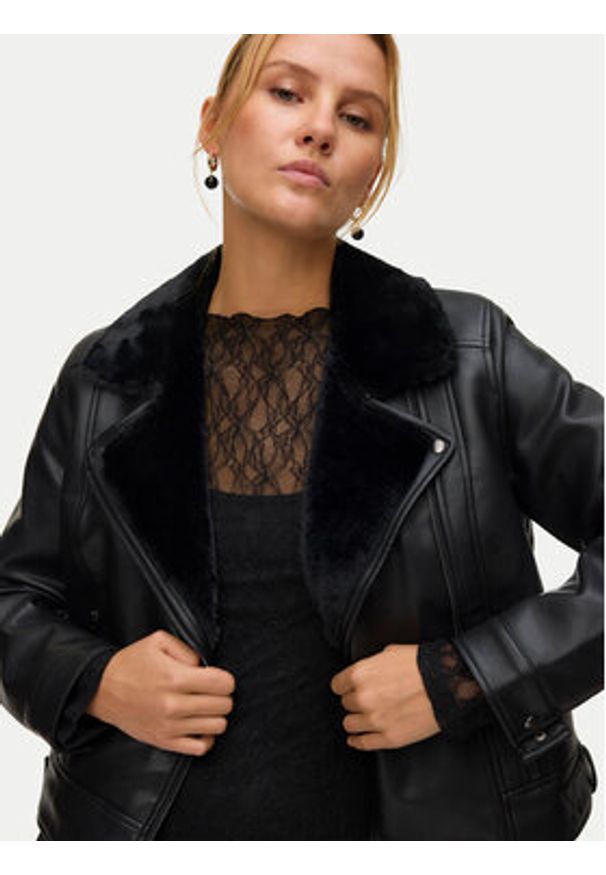 Vero Moda Kurtka z imitacji skóry Hailey 10250405 Czarny Regular Fit. Kolor: czarny. Materiał: skóra