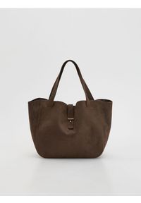 Reserved - Torebka shopper z imitacji zamszu - ciemnobrązowy. Kolor: brązowy. Materiał: zamszowe