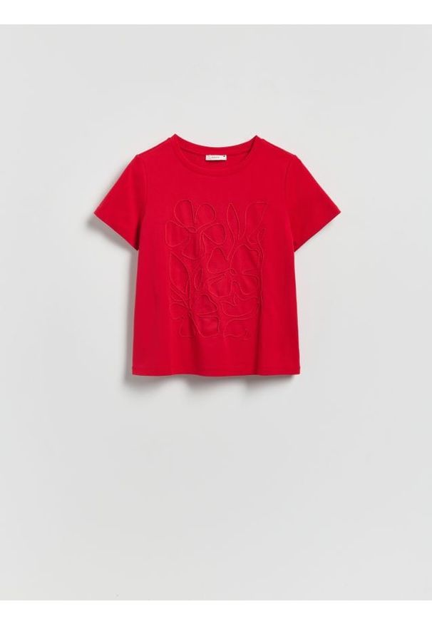 Reserved - T-shirt z kwiatową aplikacją - czerwony. Kolor: czerwony. Materiał: dzianina, bawełna. Wzór: aplikacja, kwiaty