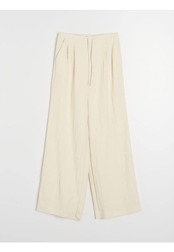 Sinsay - Spodnie wide leg z domieszką wiskozy - kremowy. Kolor: kremowy