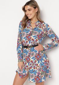 Born2be - Niebieska Sukienka Koszulowa w Kwiaty z Kieszeniami Eborene. Kolor: niebieski. Materiał: tkanina, wiskoza. Wzór: kwiaty. Typ sukienki: koszulowe. Długość: mini #3