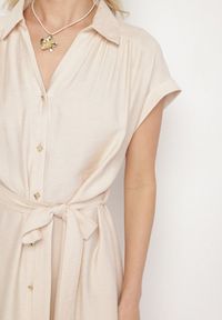 Born2be - Beżowa Wiskozowa Sukienka Koszulowa z Paskiem Rinaruna. Okazja: na co dzień. Kolor: beżowy. Materiał: wiskoza. Typ sukienki: koszulowe. Styl: casual, elegancki #4