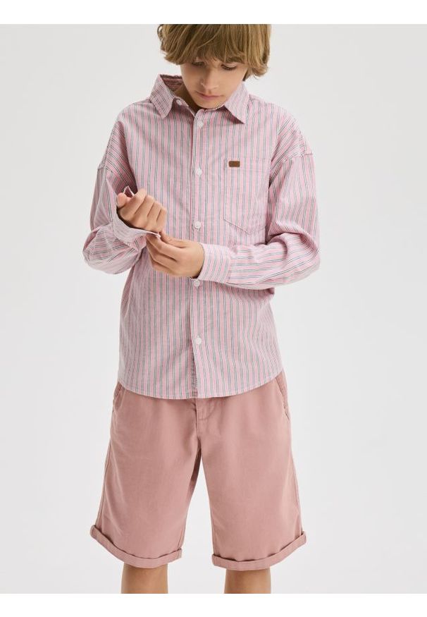 Reserved - Koszula oversize w paski - różowy. Kolor: różowy. Materiał: bawełna, tkanina. Wzór: paski