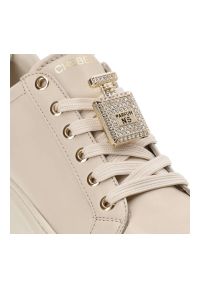 CheBello - Beżowe Sneakersy Chebello Eleganckie Obuwie Damskie Z Broszką. Kolor: beżowy. Materiał: skóra. Wzór: aplikacja. Obcas: na platformie #5