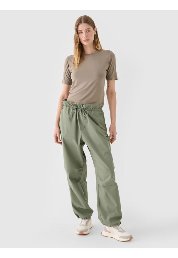 4f - 4F T-shirt slim gładki damski - brązowy XS. Okazja: na co dzień. Kolor: brązowy. Materiał: dzianina, elastan, materiał, wiskoza, jersey. Długość rękawa: krótki rękaw. Długość: krótkie. Wzór: gładki. Sezon: wiosna, lato. Styl: casual, sportowy