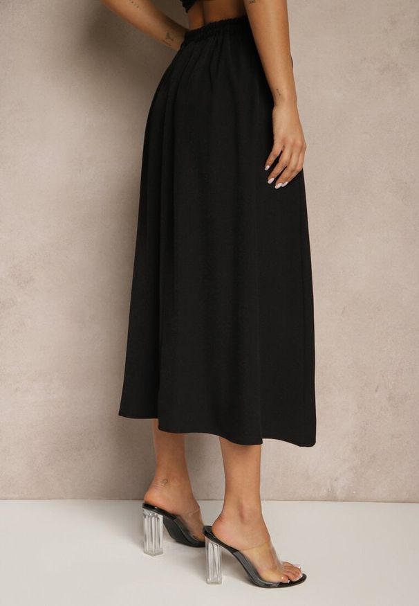 Renee - Czarna Spódnica z Wiskozą High Waist o Rozkloszowanym Kroju Toselle. Okazja: na co dzień, na spotkanie biznesowe, do pracy. Stan: podwyższony. Kolor: czarny. Materiał: wiskoza. Styl: biznesowy, klasyczny, elegancki, casual