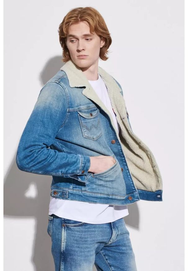 Wrangler - WRANGLER 124MJ SHERPA MĘSKA KURTKA JEANSOWA GREEN GRASS W4MS1027I 112320794. Materiał: jeans. Sezon: zima, lato, jesień. Styl: klasyczny