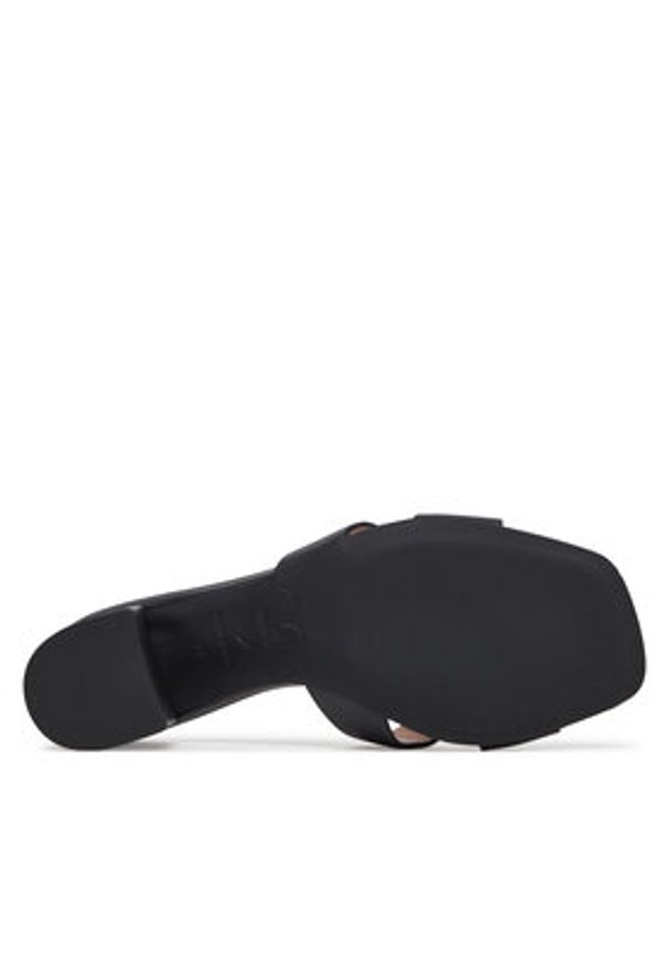 Love Moschino - LOVE MOSCHINO Klapki JA28065G1MIA0000 Czarny. Kolor: czarny. Materiał: skóra