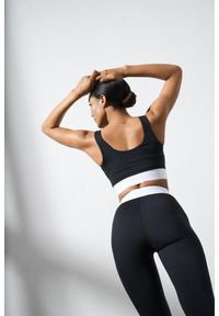 MOONHOLI - Stanik do jogi Moonholi Basic z ramiączkami. Kolor: czarny. Sport: joga i pilates