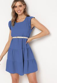 Born2be - Niebieska Rozkloszowana Sukienka z Falbankami Zapinana przy Szyi Rettesa. Okazja: na co dzień. Typ kołnierza: kołnierz z falbankami. Kolor: niebieski. Materiał: wiskoza, tkanina. Sezon: lato. Styl: elegancki, casual #6