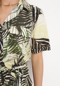 Born2be - Zielony Kombinezon z Gumką w Pasie Zapinany na Guziki z Materiałowym Paskiem Efity. Okazja: na spotkanie biznesowe. Kolor: zielony. Materiał: materiał. Długość rękawa: krótki rękaw. Długość: krótkie. Styl: biznesowy #4