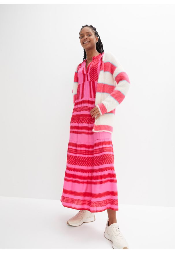 bonprix - Długa sukienka ze zrównoważonej wiskozy. Kolor: czerwony. Materiał: wiskoza. Wzór: nadruk, aplikacja. Długość: maxi