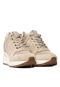 Geox - Sneakersy damskie beżowe GEOX D Zosma A. Okazja: na co dzień. Zapięcie: sznurówki. Kolor: beżowy. Materiał: skóra, zamsz. Szerokość cholewki: normalna. Obcas: na koturnie #1